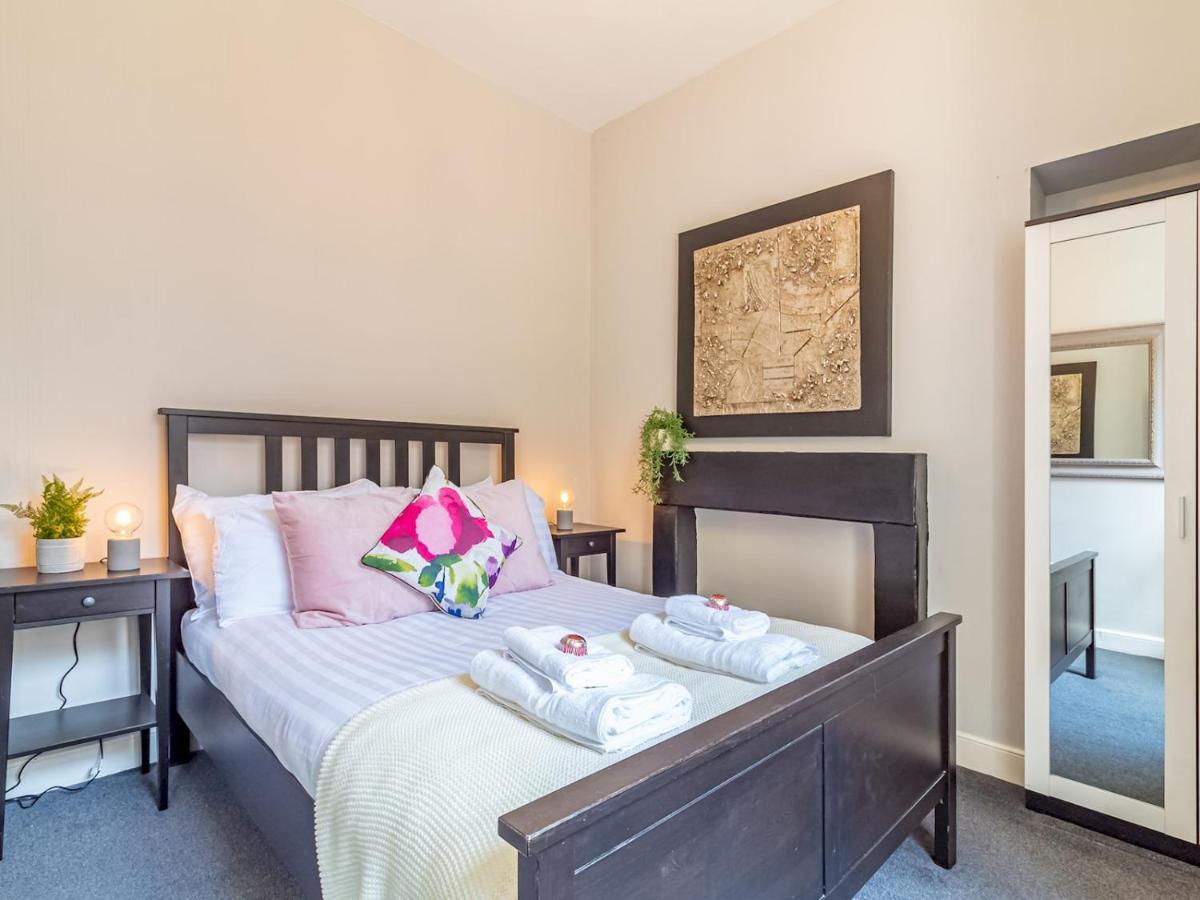 Pass The Keys Spacious And Homely Flat On The Royal Mile เอดินบะระ ภายนอก รูปภาพ