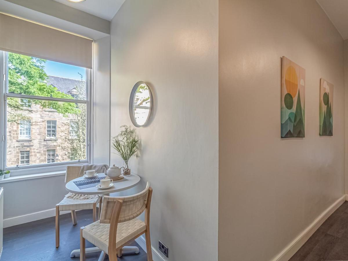 Pass The Keys Spacious And Homely Flat On The Royal Mile เอดินบะระ ภายนอก รูปภาพ
