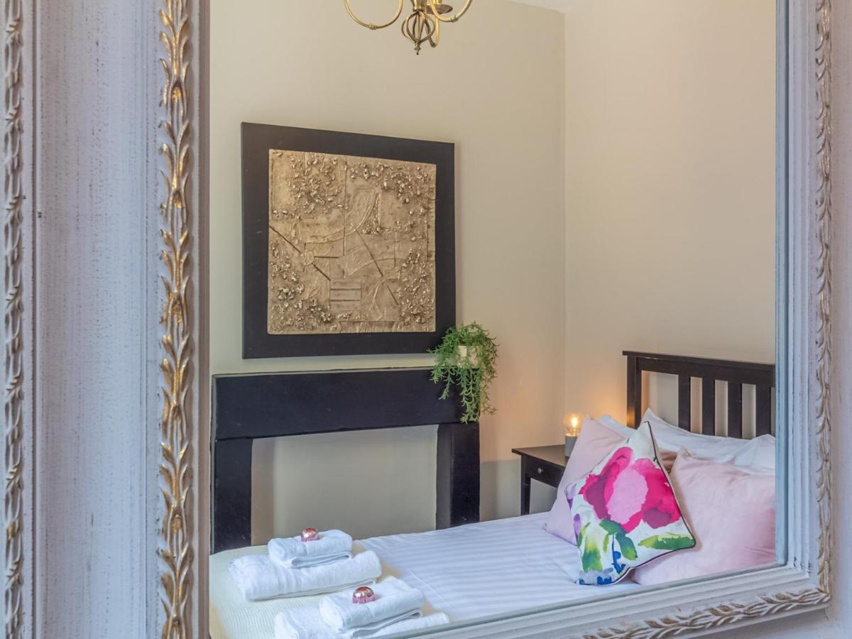 Pass The Keys Spacious And Homely Flat On The Royal Mile เอดินบะระ ภายนอก รูปภาพ