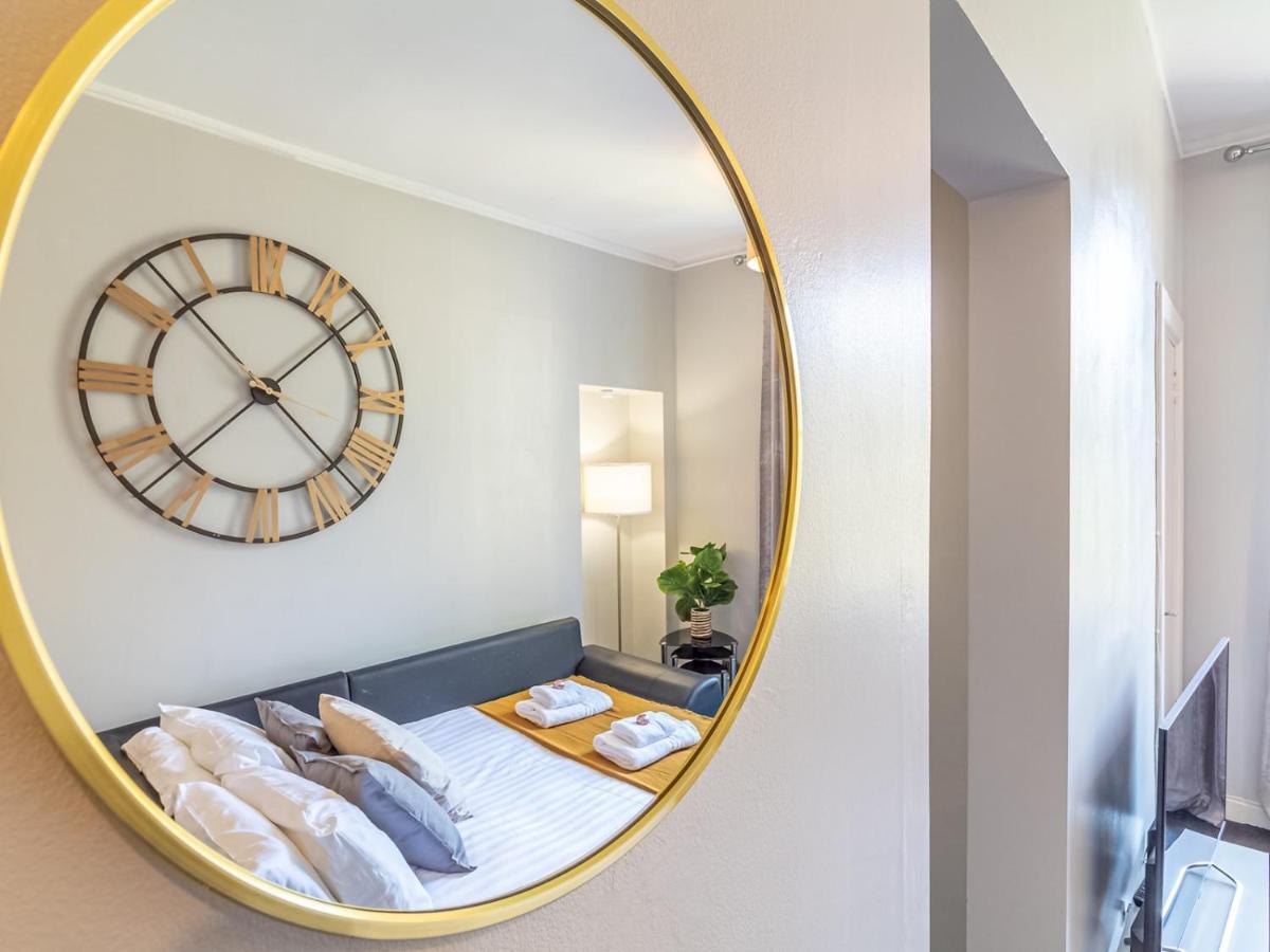 Pass The Keys Spacious And Homely Flat On The Royal Mile เอดินบะระ ภายนอก รูปภาพ