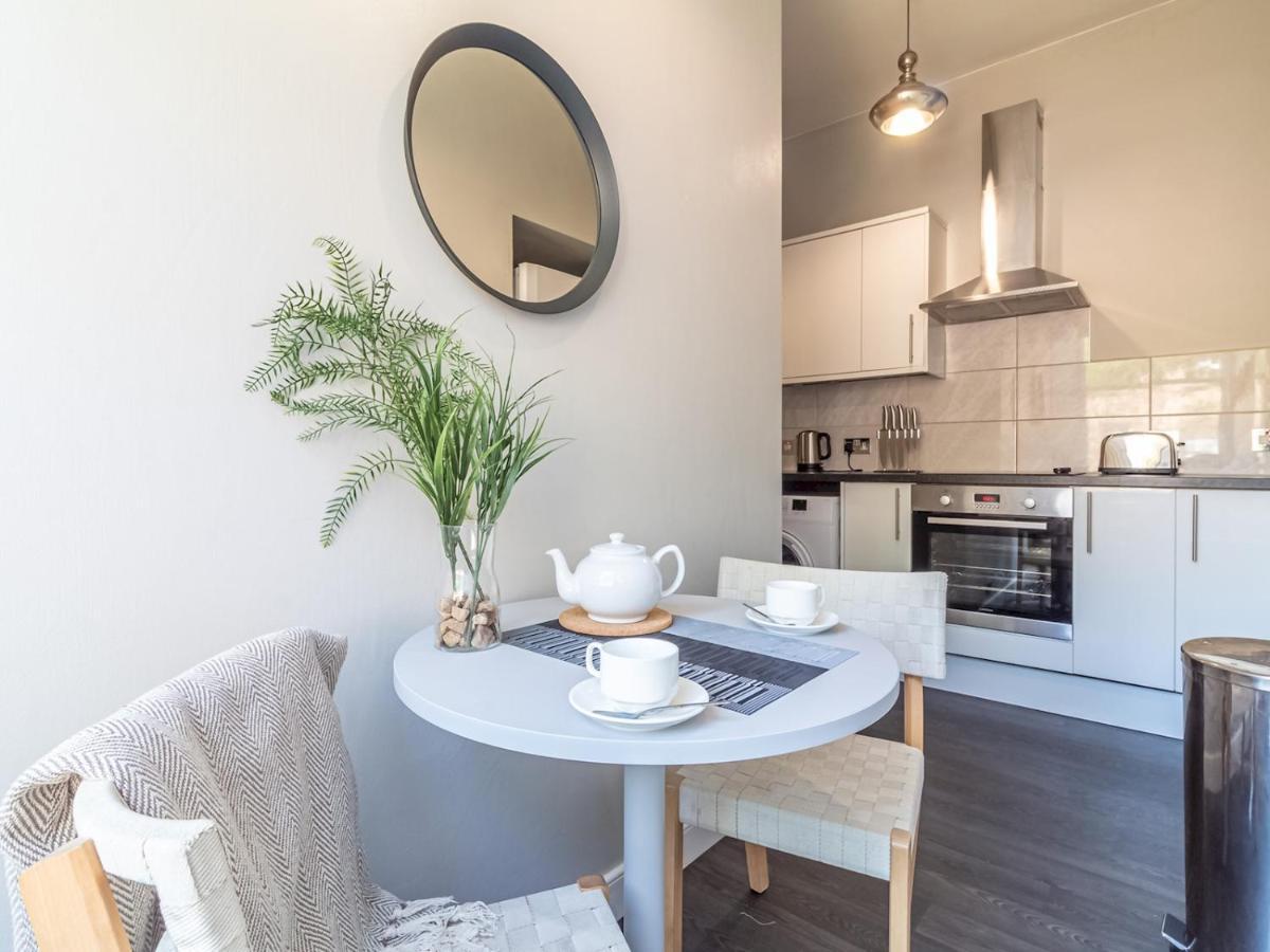 Pass The Keys Spacious And Homely Flat On The Royal Mile เอดินบะระ ภายนอก รูปภาพ