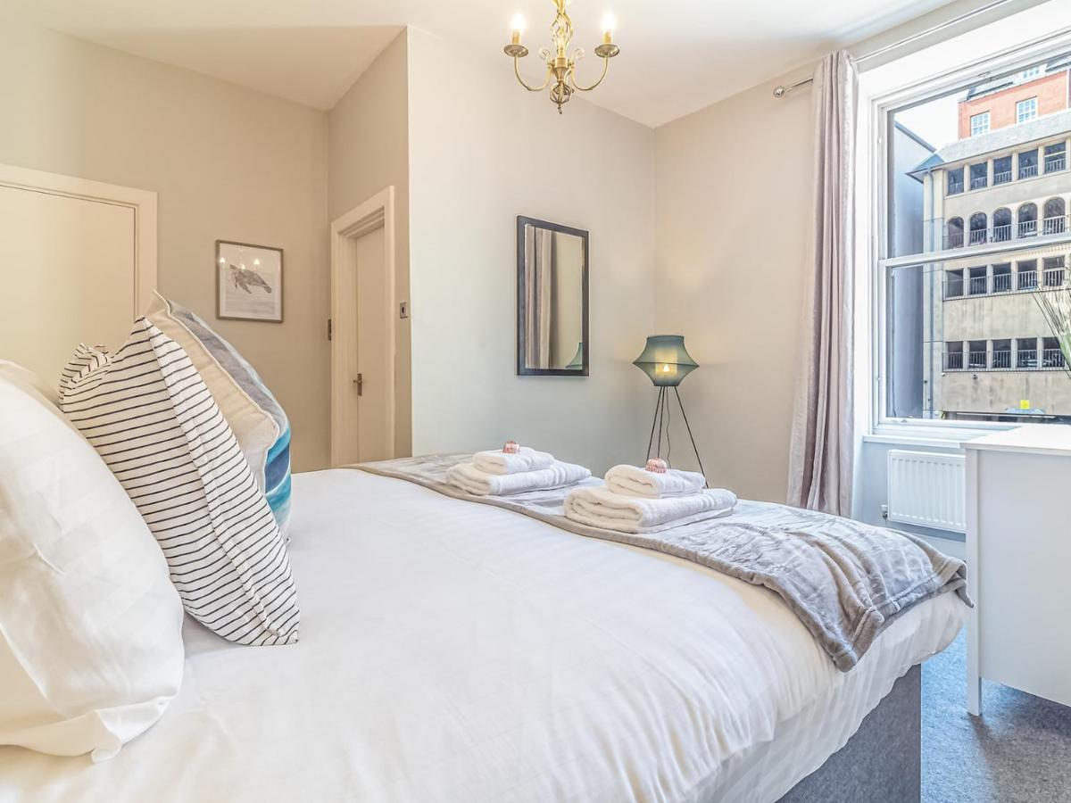 Pass The Keys Spacious And Homely Flat On The Royal Mile เอดินบะระ ภายนอก รูปภาพ