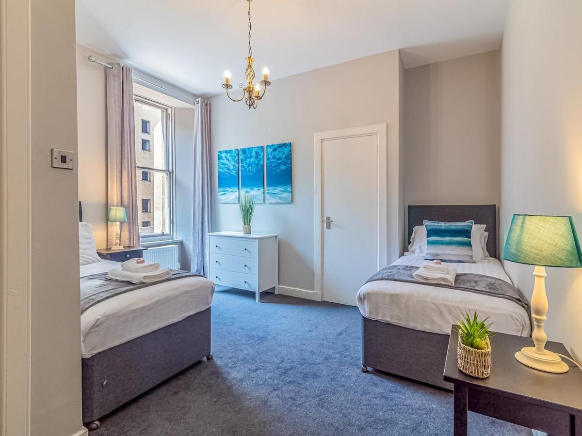 Pass The Keys Spacious And Homely Flat On The Royal Mile เอดินบะระ ภายนอก รูปภาพ