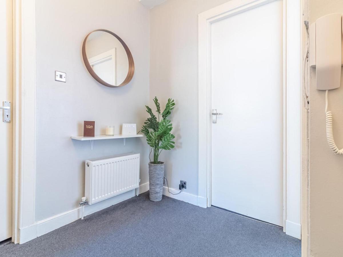 Pass The Keys Spacious And Homely Flat On The Royal Mile เอดินบะระ ภายนอก รูปภาพ