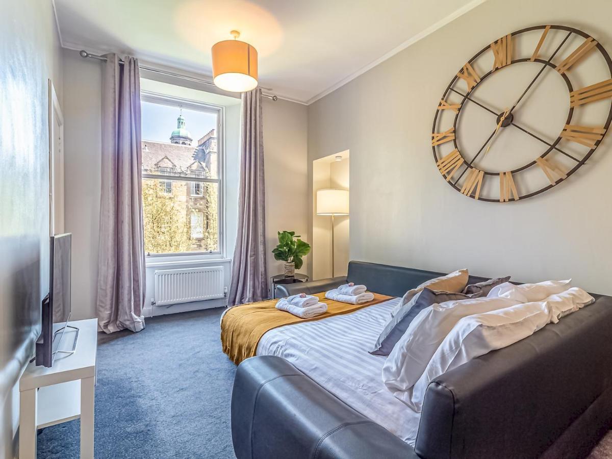 Pass The Keys Spacious And Homely Flat On The Royal Mile เอดินบะระ ภายนอก รูปภาพ