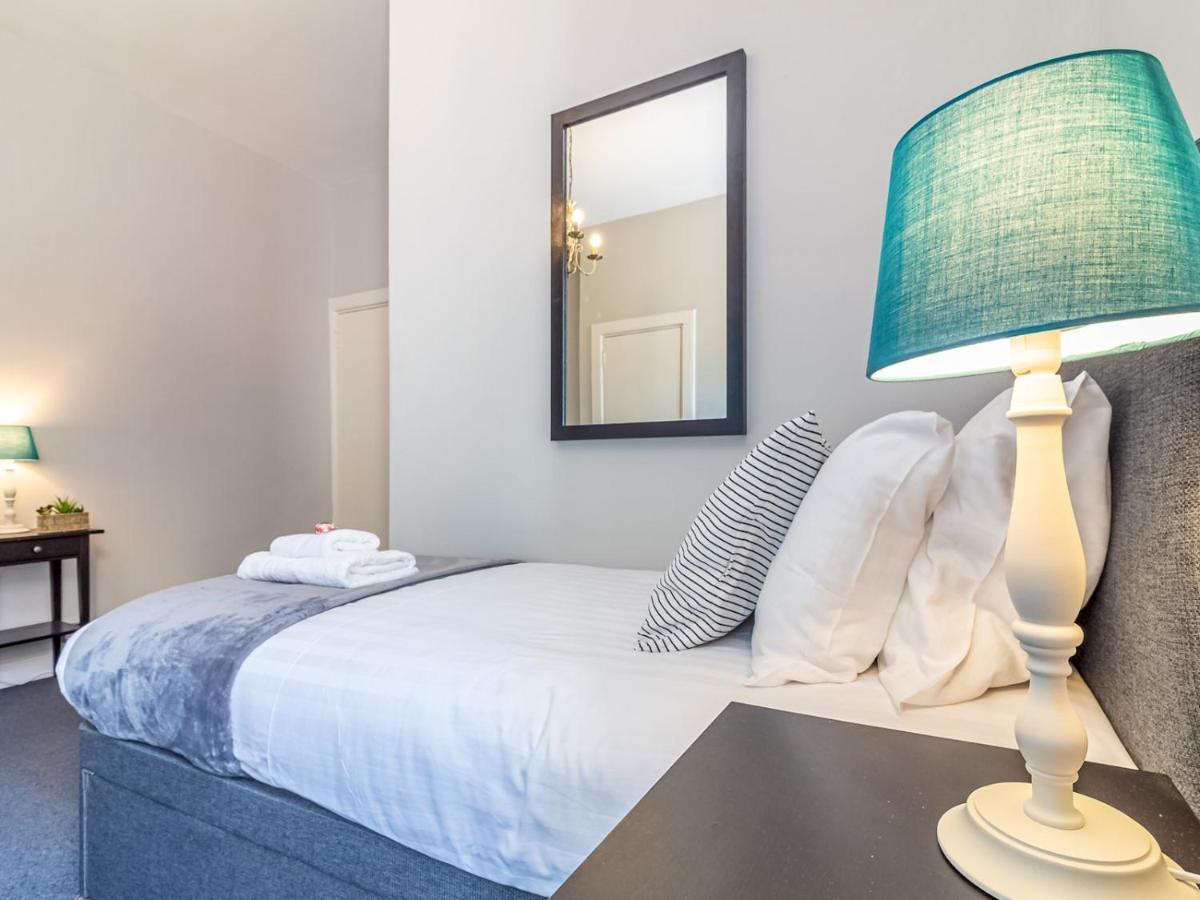 Pass The Keys Spacious And Homely Flat On The Royal Mile เอดินบะระ ภายนอก รูปภาพ