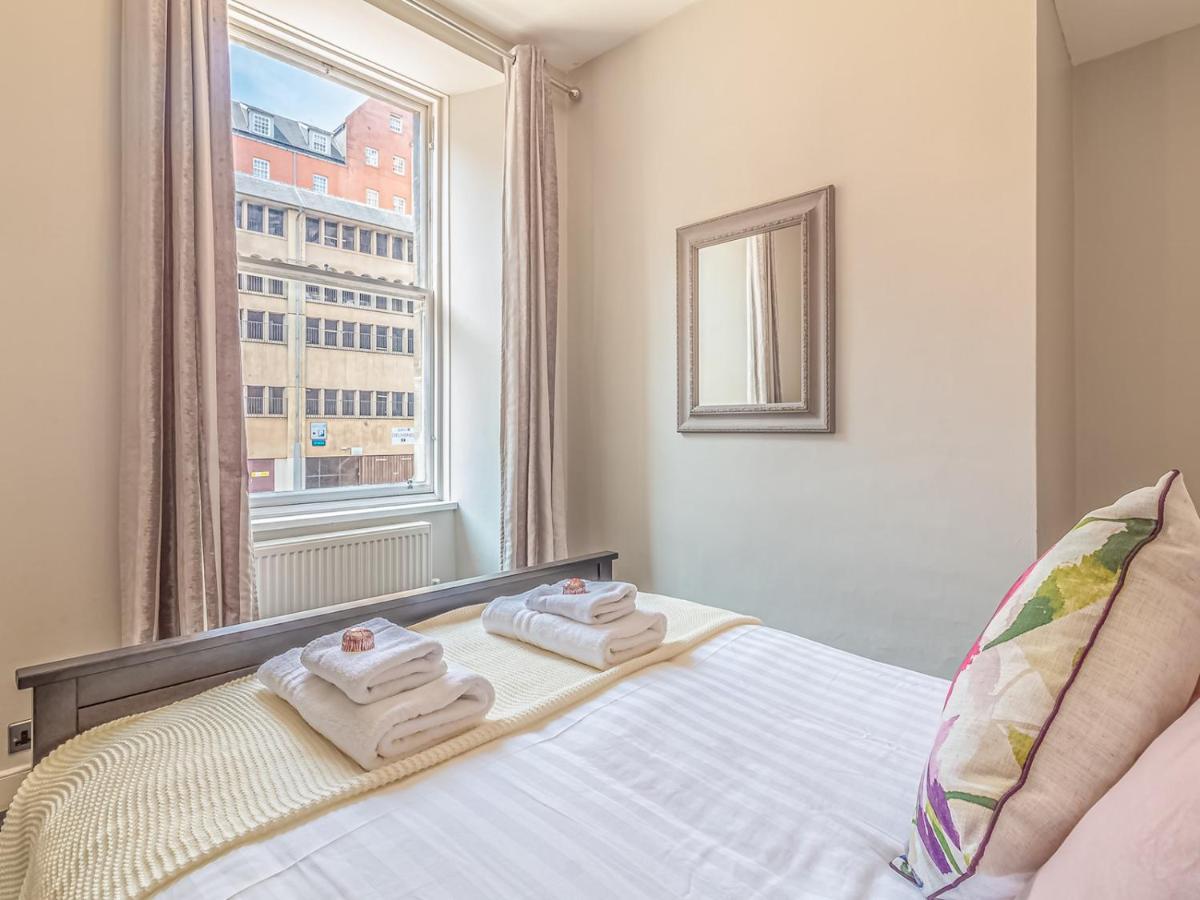 Pass The Keys Spacious And Homely Flat On The Royal Mile เอดินบะระ ภายนอก รูปภาพ