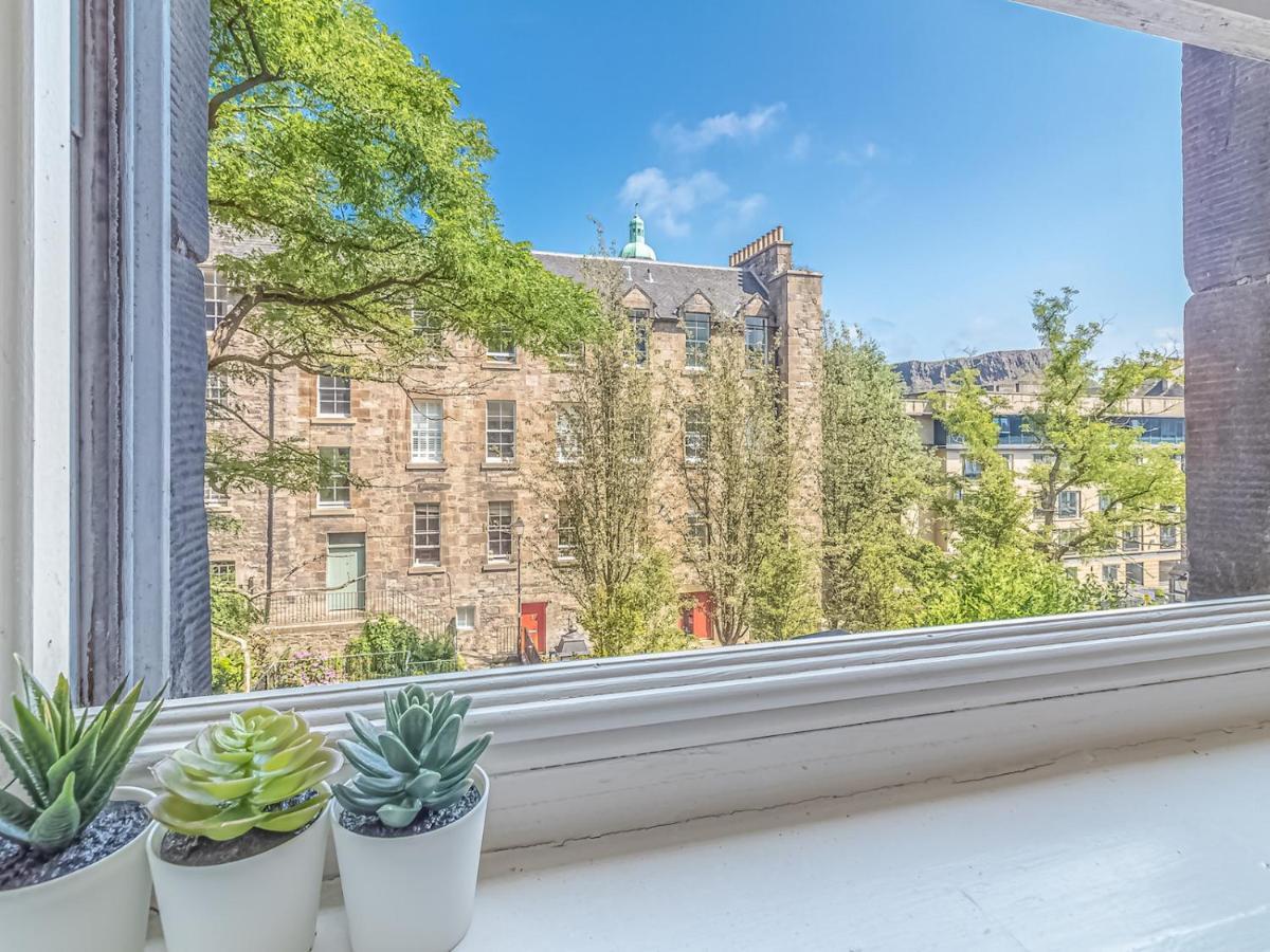 Pass The Keys Spacious And Homely Flat On The Royal Mile เอดินบะระ ภายนอก รูปภาพ